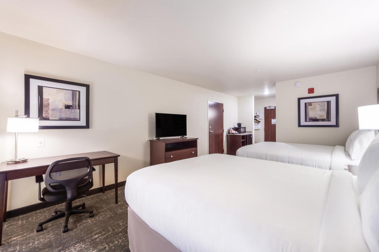 Cobblestone Inn & Suites-Fremont Exteriér fotografie