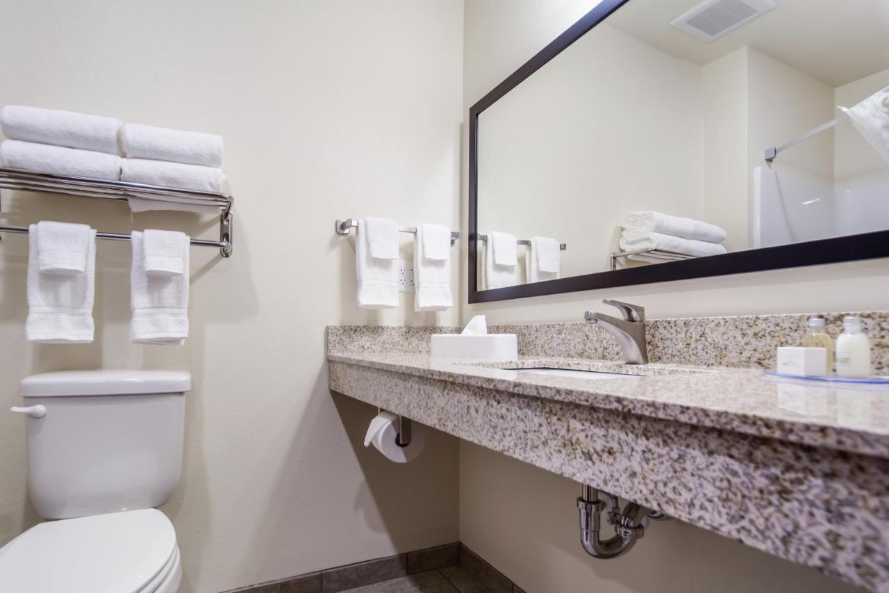 Cobblestone Inn & Suites-Fremont Exteriér fotografie