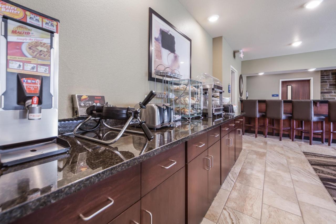 Cobblestone Inn & Suites-Fremont Exteriér fotografie