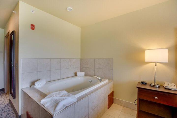 Cobblestone Inn & Suites-Fremont Exteriér fotografie